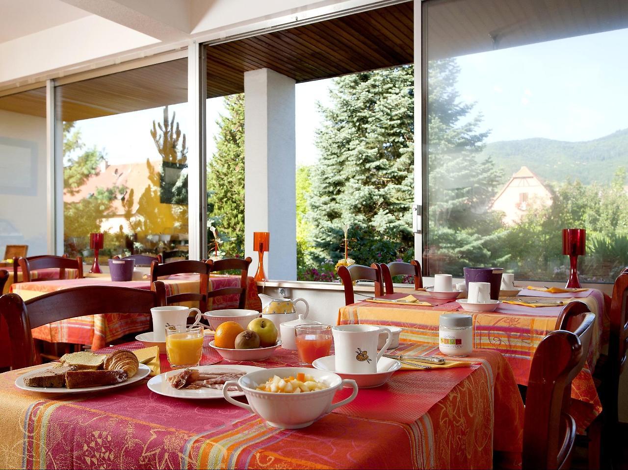 Hôtel Restaurant Logis La Palette Wettolsheim Exterior foto