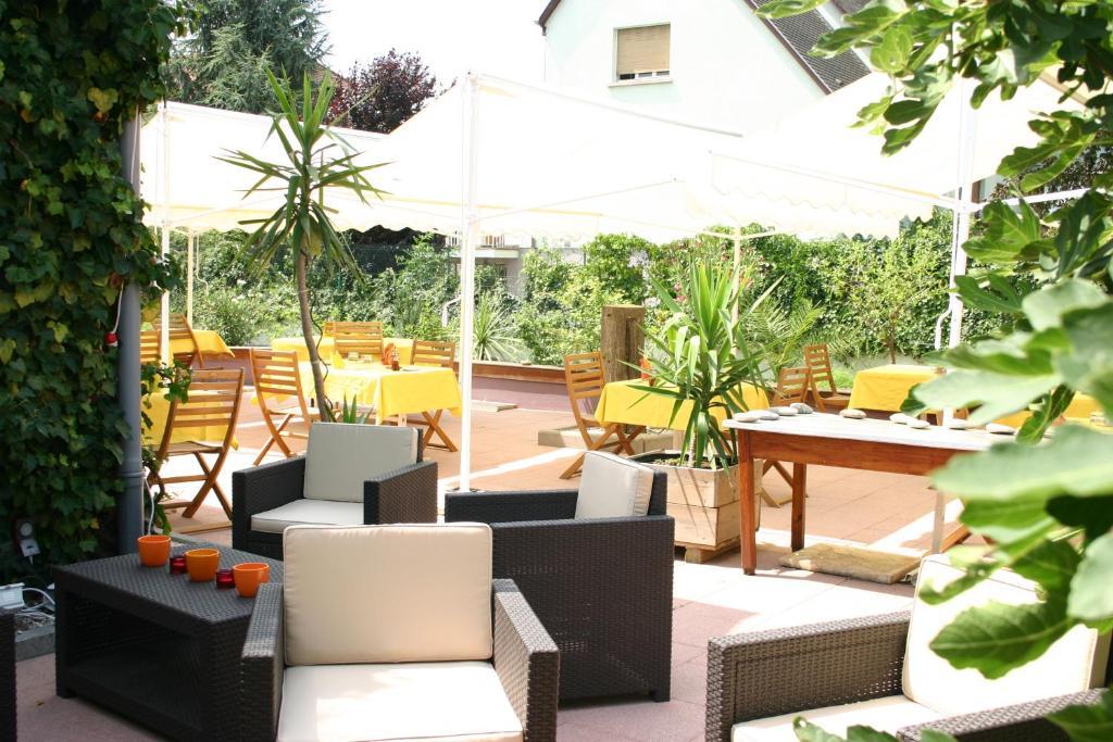 Hôtel Restaurant Logis La Palette Wettolsheim Exterior foto